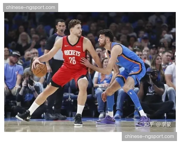 活塞对阵火箭第三节出现罕见一幕：连续五个回合未过半场即完成进攻，节奏极快
