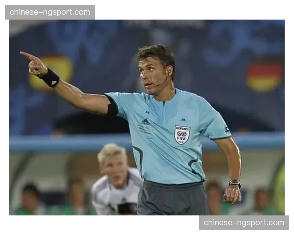 欧足联裁判委员会内部研讨会，针对“混合防守”中防守动作尺度的判罚统一进行讨论